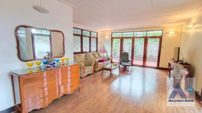 picture 🔼🔽 AccomA 📩 Spacious house with classic charm and greenery in Sathorn (1714115) - 11/20