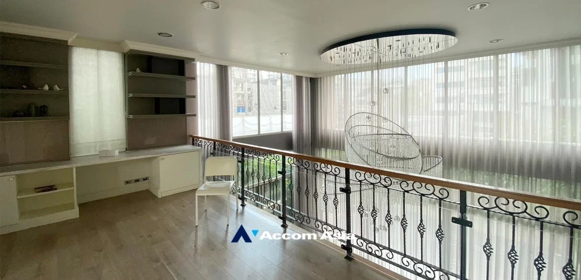 picture 🔼🔽 AccomA 📩  Grand Modern-Classic Home with Double-Height Ceiling (AA34999) - 10/18