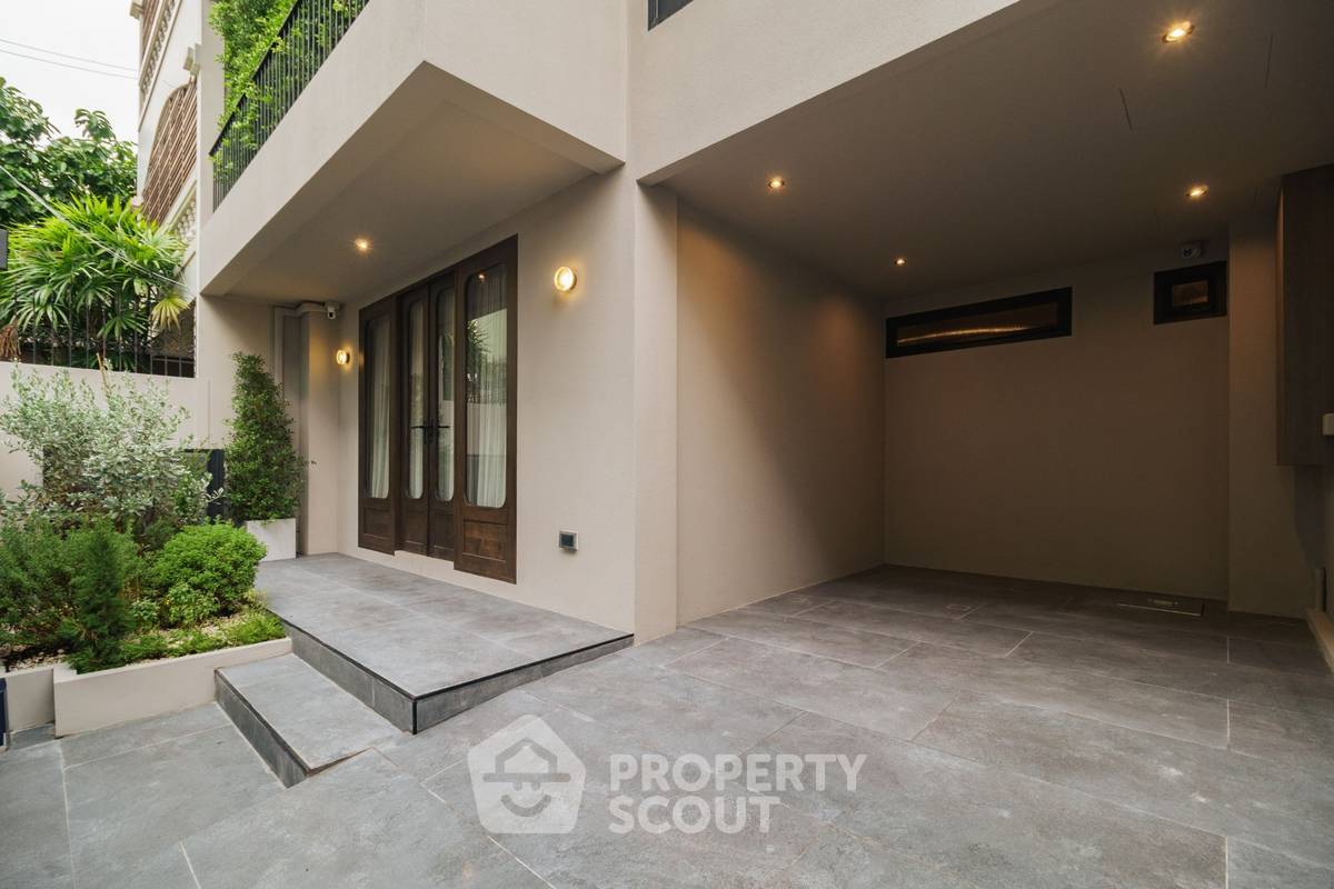 รูป ทาวน์เฮ้าส์ 2-ห้องนอน ใกล้ สุขุมวิท (ID 2175437) - รูปที่ 2/30