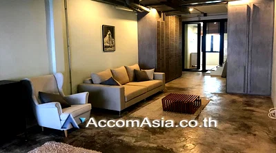 เช่าทาวน์โฮม ม.กรุงเทพ กล้วยน้ำไท : 🔼🔽 AccomA 📩 Big Balcony,Home Office,Pet friendly 2 BR Townhouse in Khlong Tan Nuea (AA25937)