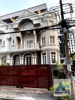 เช่าทาวน์โฮม สถาบันเทคโนโลยีปทุมวัน : 🔼🔽 AccomA 📩 Home Office 4 BR Townhouse in  Lumphini (AA43517)