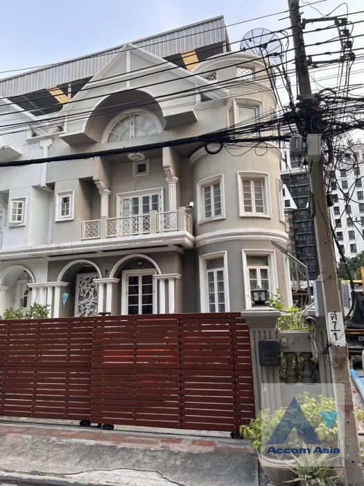 รูป 🔼🔽 AccomA 📩 Home Office 4 BR Townhouse in  Lumphini (AA43517) - รูปที่ 1/2