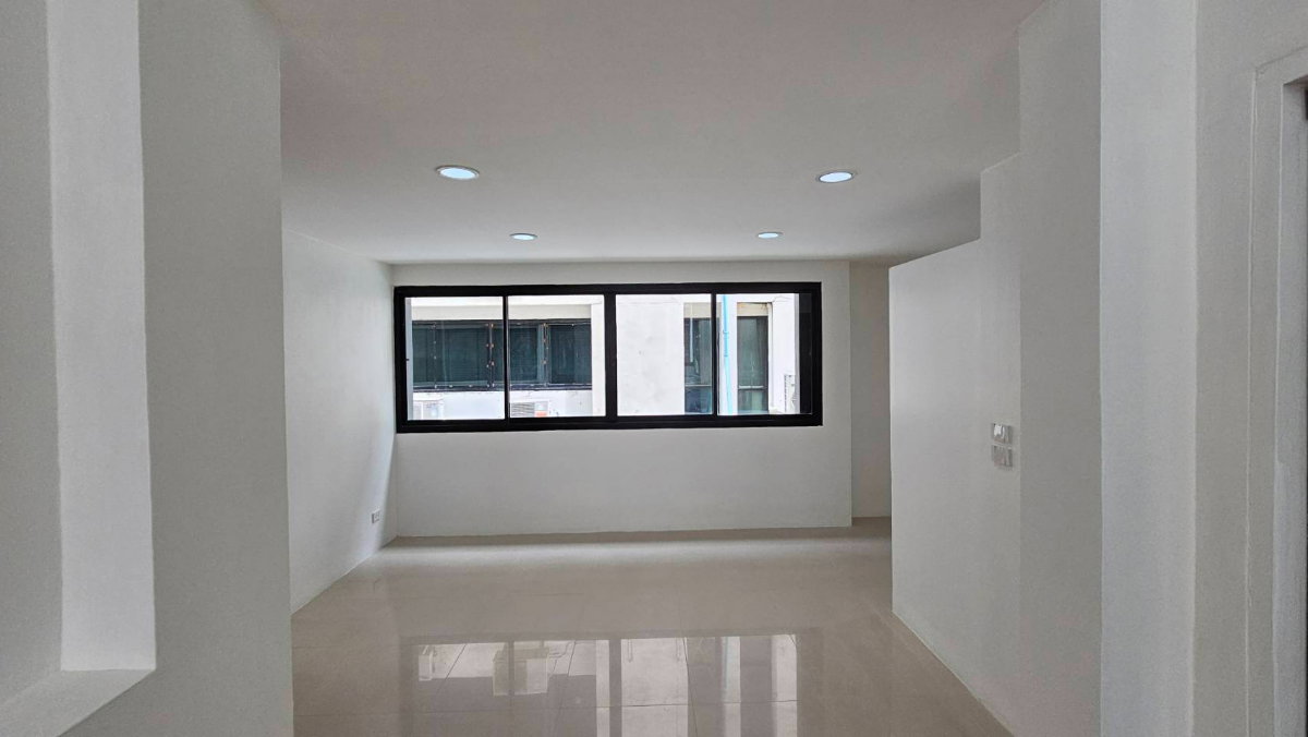 รูป ทาวน์โฮม 3.5 ชั้น ทาวน์อินทาวน์ ใกล้โรงเรียนบดินทร์เดชา - โรงเรียนนานาชาติ เชื่อมต่อเส้นเลียบทางด่วนได้ทันที พร้อมเดินทางไปเอกมัย-ทองหล่อ 🚘 - รูปที่ 21/28