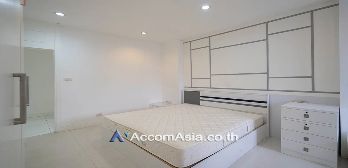 picture 🔼🔽 AccomA 📩 Modern condominium with open space and wood finishes (AA26581) - 13/17