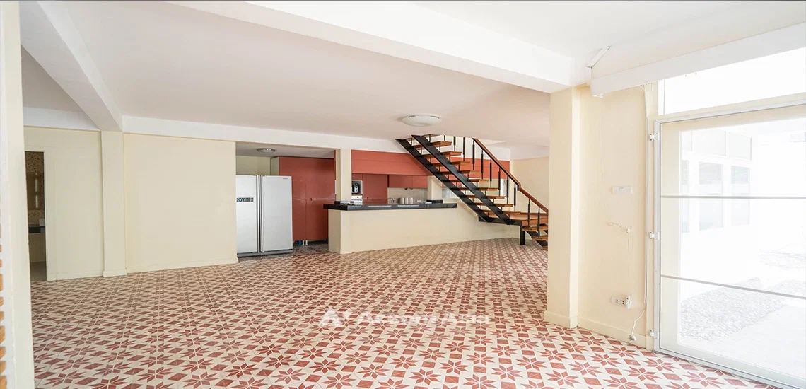 picture 🔼🔽 AccomA 📩 Pet friendly 5 BR House in  Lumphini (AA30969) - 4/19