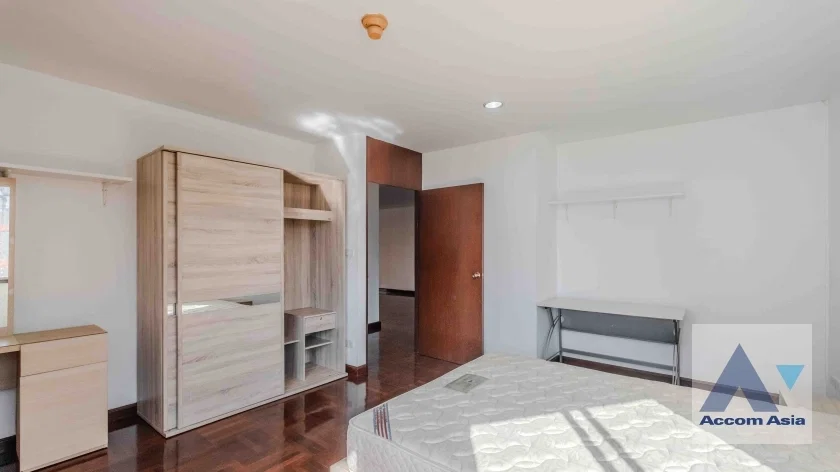 รูป 🔼🔽 AccomA 📩 Bright condominium with curved windows and open-plan living in Sukhumvit (24409) - รูปที่ 12/20