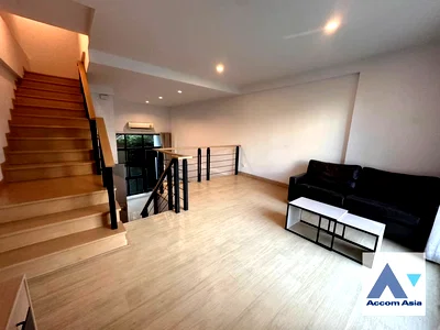 Houses for rent วิทยาลัยสารพัดช่างธนบุรี : 🔼🔽 AccomA 📩  3 BR House in Thung Maha Mek (AA43443)