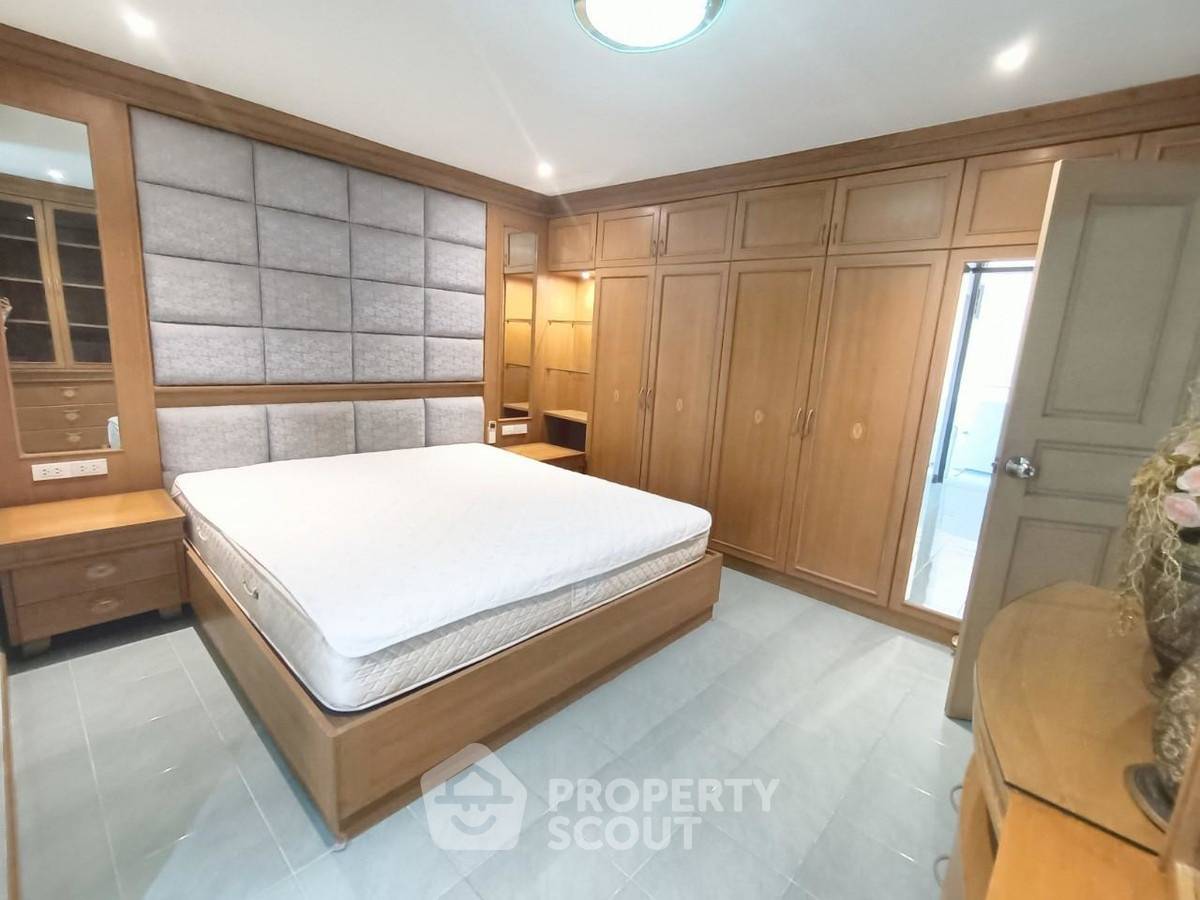 รูป คอนโด 2-ห้องนอน ที่ รัชดา ซิตี้ คอนโดมิเนียม ใกล้ MRT ห้วยขวาง (ID 2419908) - รูปที่ 10/20