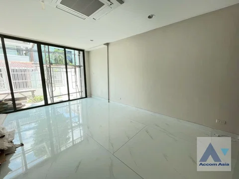 🔼🔽 AccomA 📩 Pet friendly,Common Pool,Newly renovated 4 BR Townhouse @KLANG Nivas (AA43546)