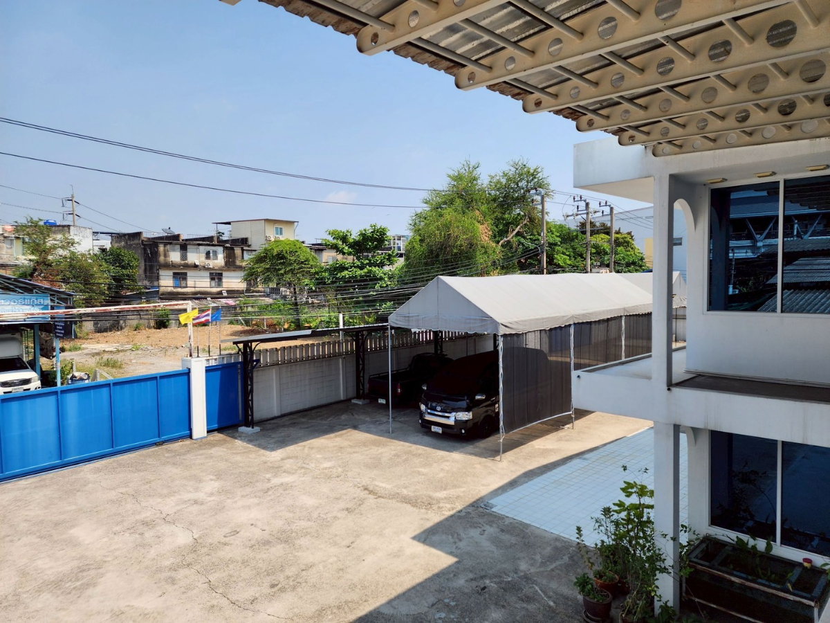 รูป ขายบ้านพร้อมที่ดิน รามอินทรา 42 ใกล้รถไฟฟ้าอินทรา กม.6เพียง 1 นาที เหมาะเป็นhome office - รูปที่ 8/21