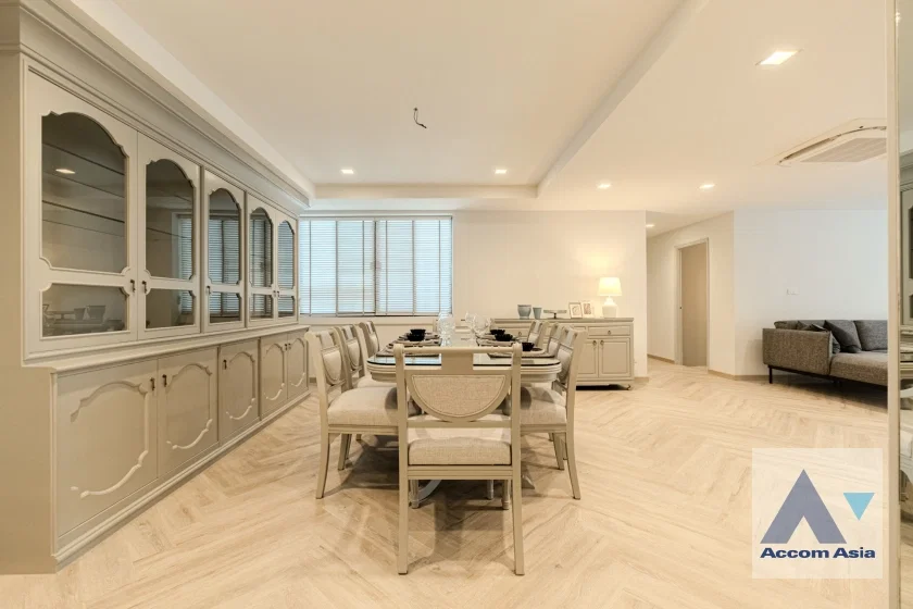 picture 🔼🔽 AccomA 📩 Gorgeous white-tone condo with classic charm and full built-ins (24253) - 7/18