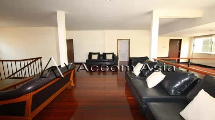 picture 🔼🔽 AccomA 📩 Spacious City Home with Pool and Multipurpose Rooms (1917251) - 5/9