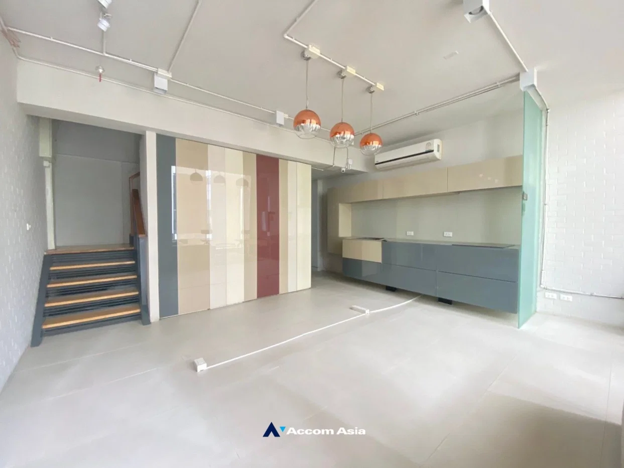 รูป 🔼🔽 AccomA 📩  Modern open-layout house in Punnawithi with high ceilings and natural light (AA15293 - รูปที่ 13/20