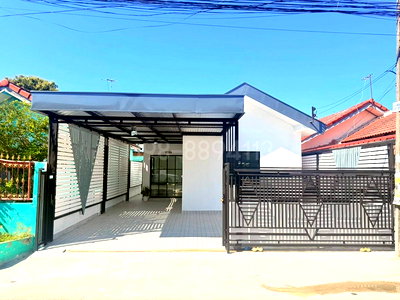 Houses for sale Bangkok : FOR SALE  HOUSE PROPERTY  2190000 BAHT.