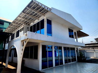 โฮมออฟฟิศ กรุงเทพมหานคร : ขายบ้านพร้อมที่ดิน รามอินทรา 42 ใกล้รถไฟฟ้าอินทรา กม.6เพียง 1 นาที เหมาะเป็นhome office