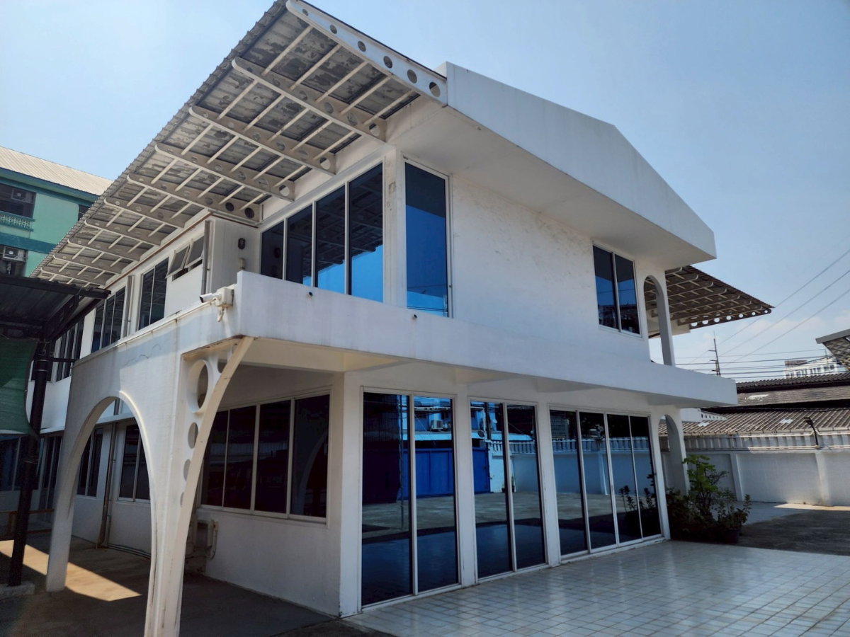 รูป ขายบ้านพร้อมที่ดิน รามอินทรา 42 ใกล้รถไฟฟ้าอินทรา กม.6เพียง 1 นาที เหมาะเป็นhome office - รูปที่ 1/21