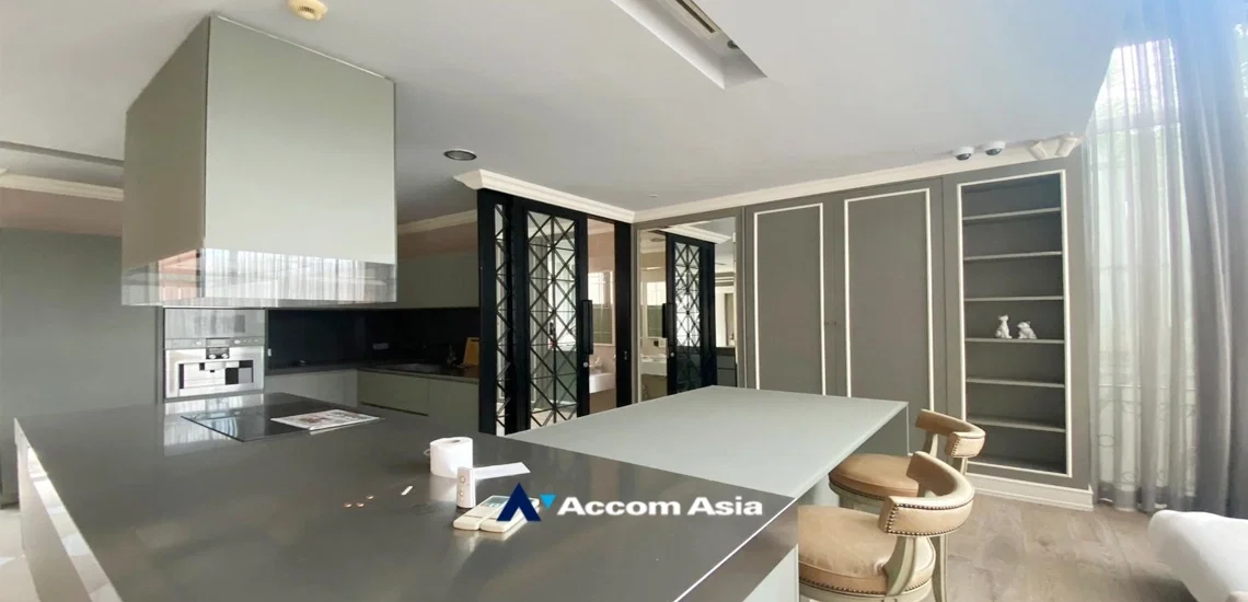 picture 🔼🔽 AccomA 📩  Grand Modern-Classic Home with Double-Height Ceiling (AA34999) - 8/18