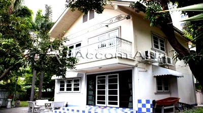 Houses for rent Bangkok : 🔼🔽 AccomA 📩 Home Office,Pet friendly 2 BR House in Yan Nawa (2314516)