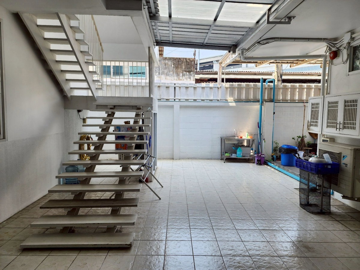 รูป ขายบ้านพร้อมที่ดิน รามอินทรา 42 ใกล้รถไฟฟ้าอินทรา กม.6เพียง 1 นาที เหมาะเป็นhome office - รูปที่ 13/21