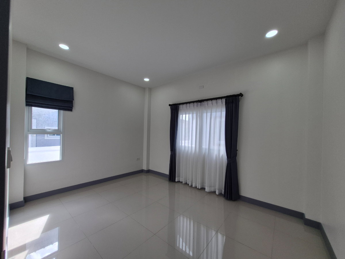 รูป บ้านเดี่ยวหลังใหญ่ สไตล์ยุโรป พื้นที่กว้าง ราคาดีเพียง 2.59 ล้าน ฟรีค่าโอน เข้าอยู่ได้ทันที! - รูปที่ 6/9