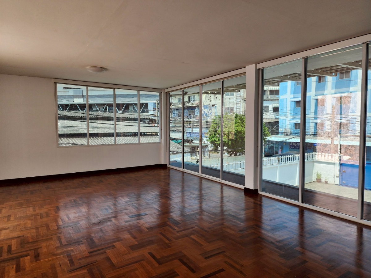 รูป ขายบ้านพร้อมที่ดิน รามอินทรา 42 ใกล้รถไฟฟ้าอินทรา กม.6เพียง 1 นาที เหมาะเป็นhome office - รูปที่ 7/21