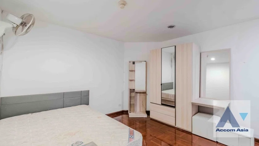 รูป 🔼🔽 AccomA 📩 Bright condominium with curved windows and open-plan living in Sukhumvit (24409) - รูปที่ 19/20