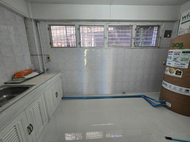 รูป ให้เช่าอาคารพาณิย์3.5ชั้น รามอินทรา 34 กม.4 ทะลุออกเลียบทางด่วนได้ - รูปที่ 10/26