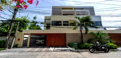 Houses for rent Khlong Toei : 🔼🔽 AccomA 📩 Pet friendly 4 BR House in Klong Tan (AA31765)