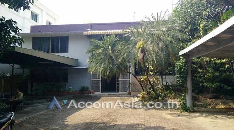 รูป 🔼🔽 AccomA 📩 Pet friendly,Home Office 5 BR House in Khwaeng Sam Sen Nai (AA10835) - รูปที่ 1/9