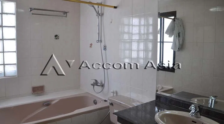 รูป 🔼🔽 AccomA 📩 Spacious wood-accented condo with private pool at Windsor Tower (24602) - รูปที่ 13/13