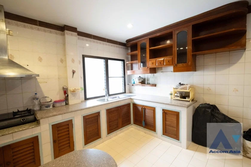 picture 🔼🔽 AccomA 📩 Classic House in Serene Garden with Spacious Layout (AA36987) - 14/20