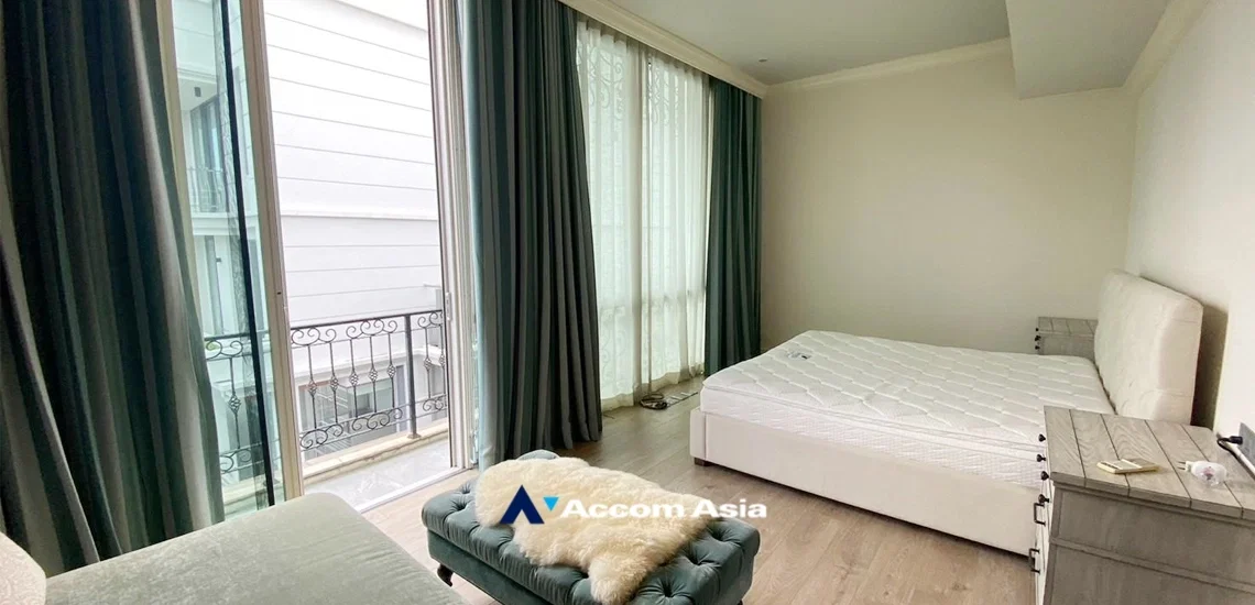 picture 🔼🔽 AccomA 📩  Grand Modern-Classic Home with Double-Height Ceiling (AA34999) - 12/18