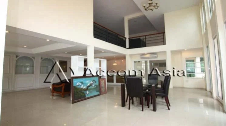 picture 🔼🔽 AccomA 📩 Spacious City Home with Pool and Multipurpose Rooms (1917251) - 2/9