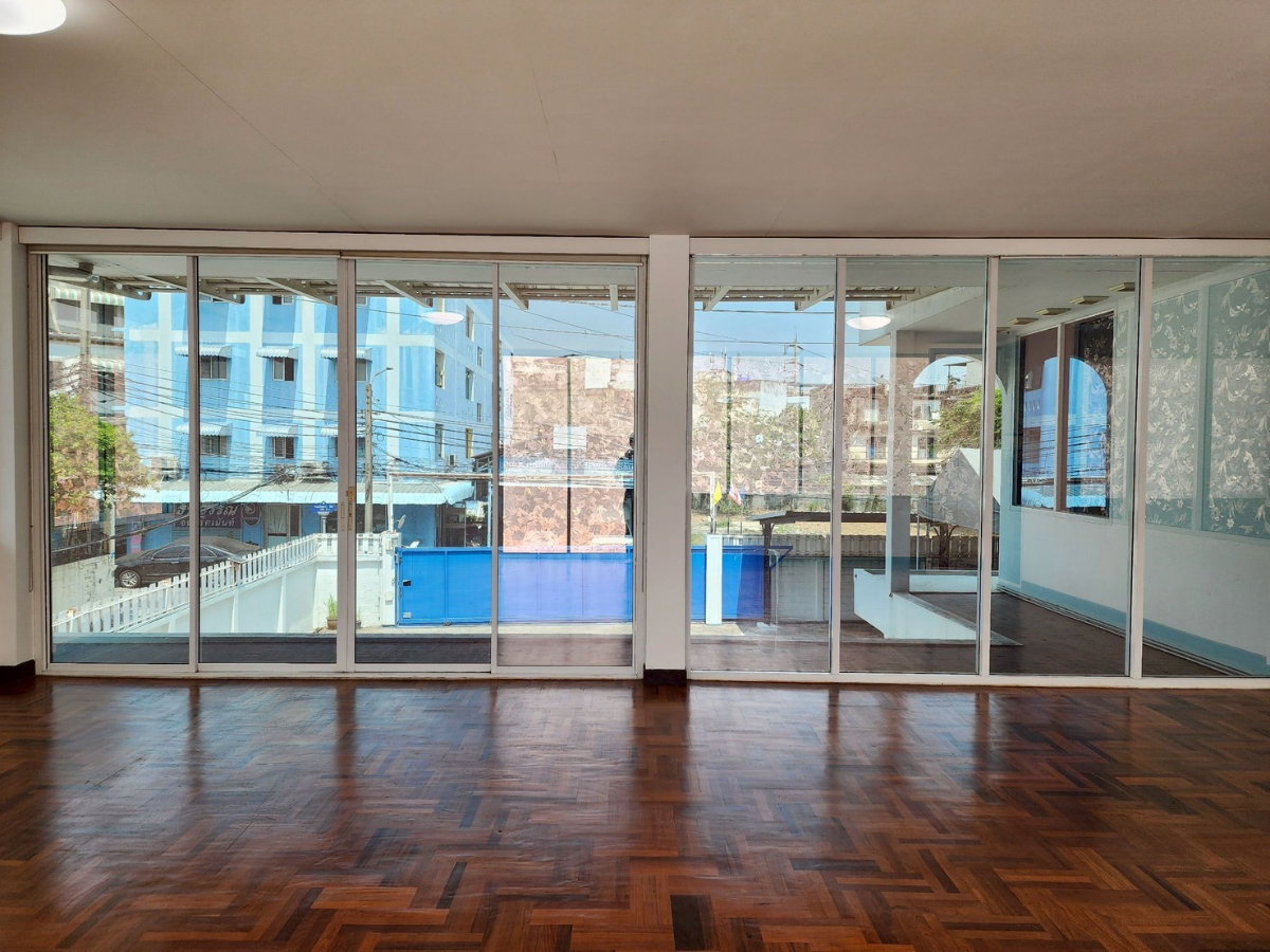 รูป ขายบ้านพร้อมที่ดิน รามอินทรา 42 ใกล้รถไฟฟ้าอินทรา กม.6เพียง 1 นาที เหมาะเป็นhome office - รูปที่ 6/21