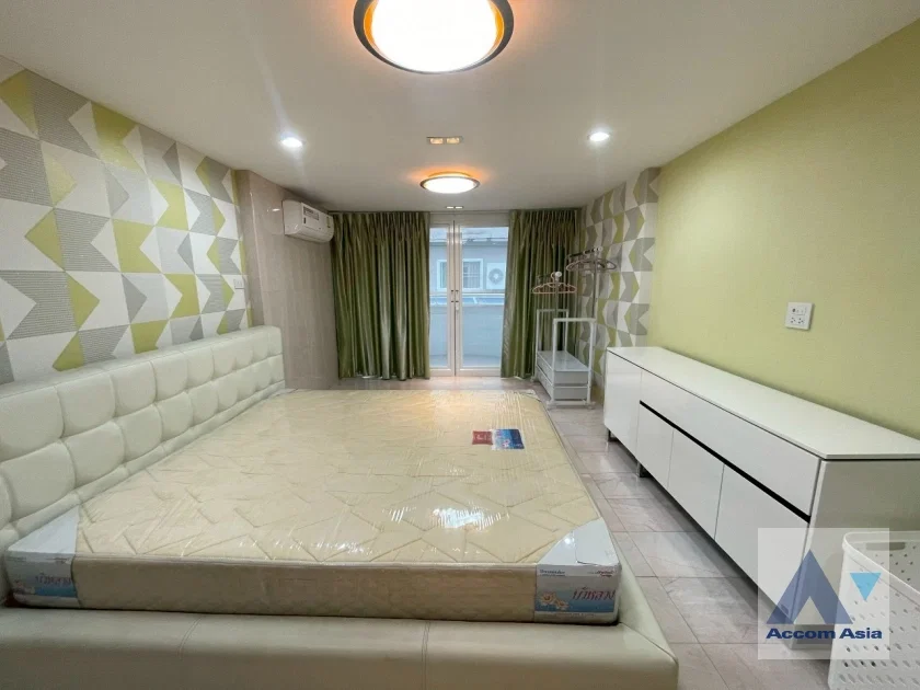 picture 🔼🔽 AccomA 📩 Warm and Timeless Home with Rich Wood Interior in Sathorn (AA18380) - 13/20