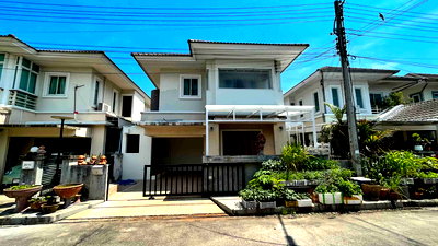 Houses for rent Payap University (Mae Khao Campus) : House for Rent in Chiang Mai – 3 Bedrooms in Sansai, Unfurnished, Koi Pond