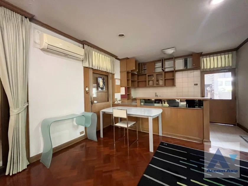 รูป 🔼🔽 AccomA 📩  Split-Level Modern-Vintage Home with Lawn and Mature Trees  (AA42371) - รูปที่ 13/20