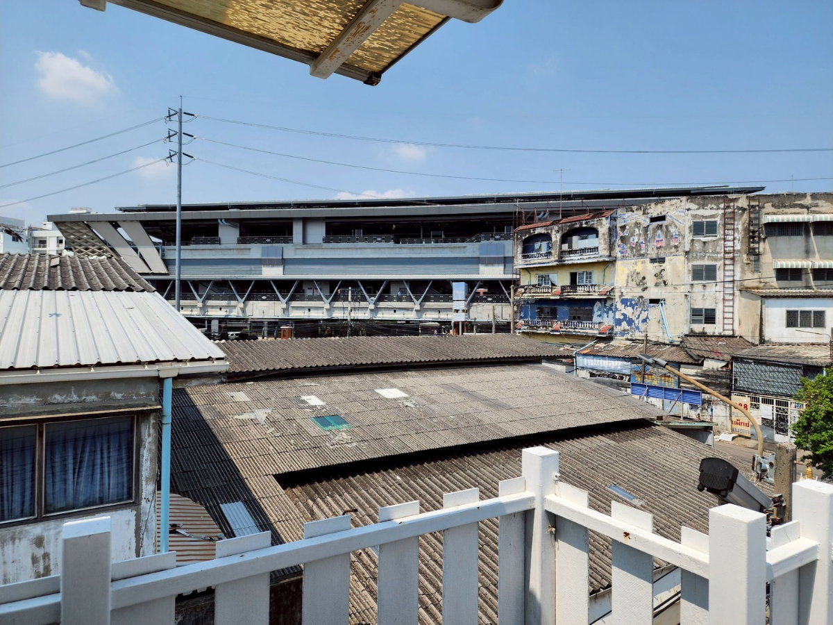 รูป ขายบ้านพร้อมที่ดิน รามอินทรา 42 ใกล้รถไฟฟ้าอินทรา กม.6เพียง 1 นาที เหมาะเป็นhome office - รูปที่ 20/21