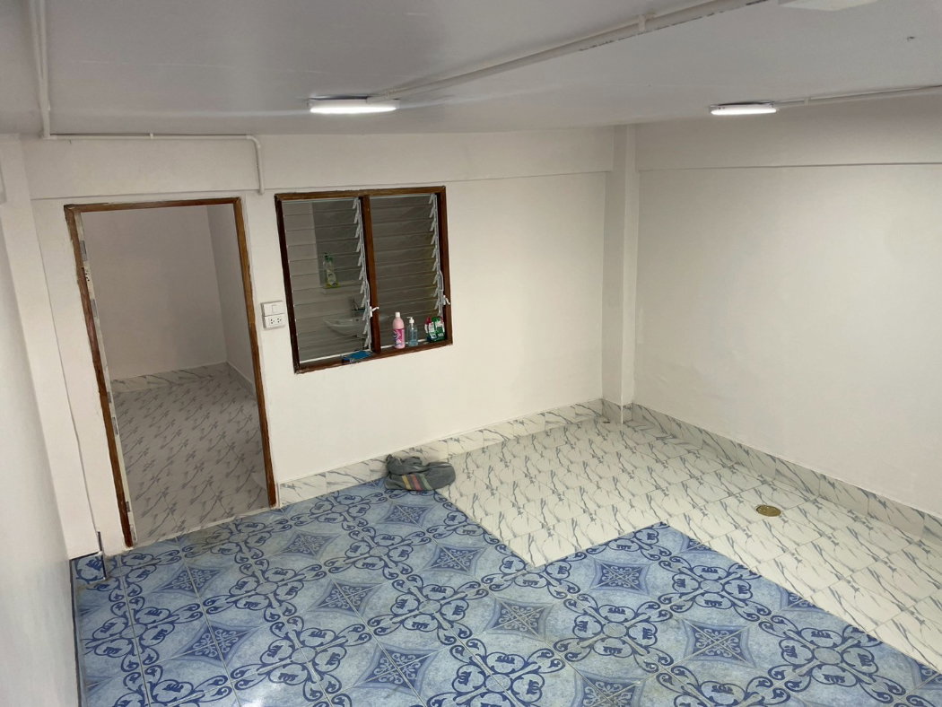 รูป ให้เช่าชั้น 1 อาคารพาณิชย์ ใจกลางแยกมีนบุรี คนพลุกพล่าน เหมาะทำร้านอาหาร - รูปที่ 5/12