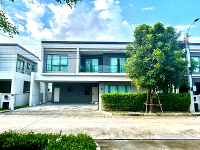 Houses for rent Samut Prakarn : Single house for rent in front of the garden 🌳🏡 in front of Clubhouse  📍CENTRO BANGNA