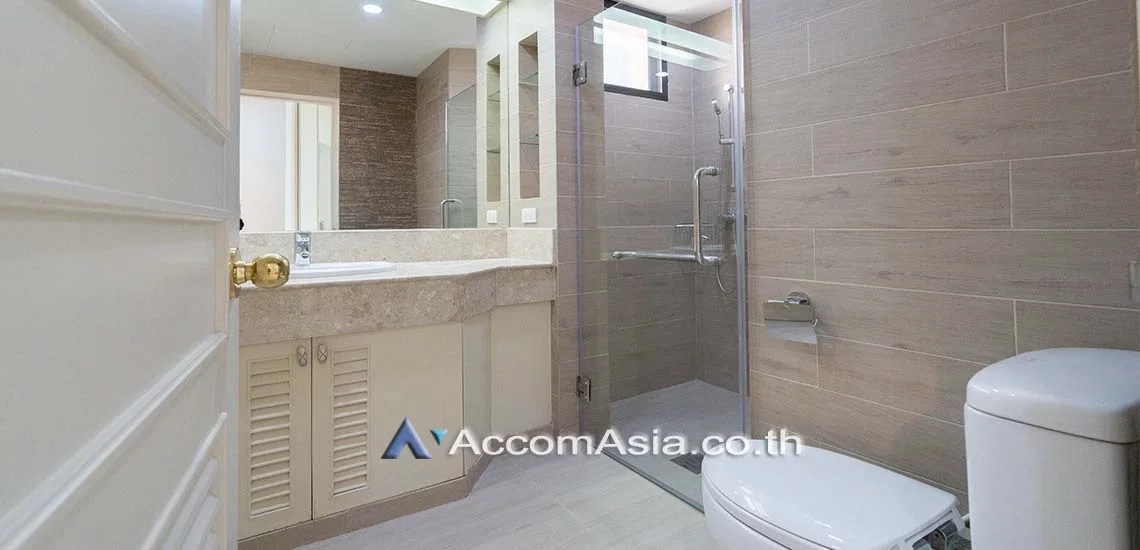 รูป 🔼🔽 AccomA 📩 Elegant wooden condominium with warm tones and dining alcove (23622) - รูปที่ 8/10