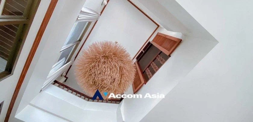 picture 🔼🔽 AccomA 📩  4 BR House in Khlong Toei (5001701) - 4/11