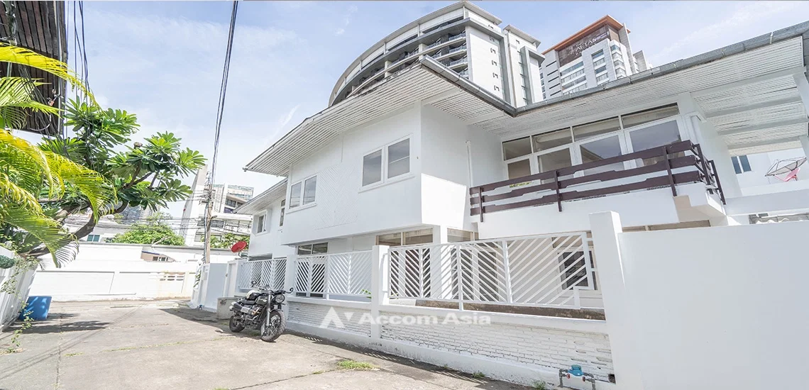 picture 🔼🔽 AccomA 📩 Pet friendly 5 BR House in  Lumphini (AA30969) - 2/19
