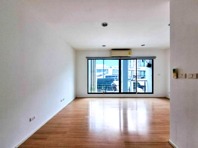 เช่าทาวน์โฮม วิทยาลัยรัชต์ภาคย์เทคโนโลยีและการจัดการ : ทาวน์โฮมให้เช่าใกล้ MRT สีส้ม รามคำแหง เชื่อมต่อได้ทั้งเส้น เลียบทางด่วน - รามคำแหง - พระราม 9 🚘