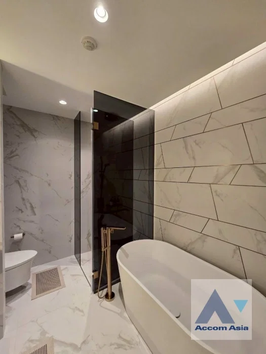 picture 🔼🔽 AccomA 📩 Luxury Condominium with city views and sleek modern kitchen (AA43900) - 15/16