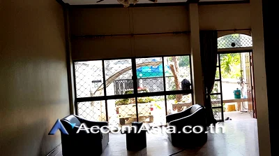 เช่าทาวน์โฮม ม.กรุงเทพ กล้วยน้ำไท : 🔼🔽 AccomA 📩 Home Office 3 BR Townhouse in Khlong Toei (AA24902)