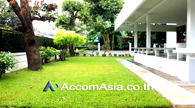 เช่าบ้านเดี่ยว โรงเรียนเซนต์แอนดรูส์อินเตอร์เนชันแนล กรุงเทพ : 🔼🔽 AccomA 📩 Private garden house with teak floors near Phra Khanong BTS (2319603)
