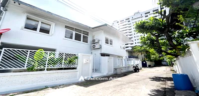 เช่าบ้านเดี่ยว ถนนเพชรบุรี กรุงเทพฯ : 🔼🔽 AccomA 📩 Pet friendly 5 BR House in  Lumphini (AA30969)