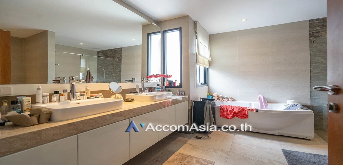 picture 🔼🔽 AccomA 📩 Renovated executive home with private pool in gated community (AA13419) - 13/19