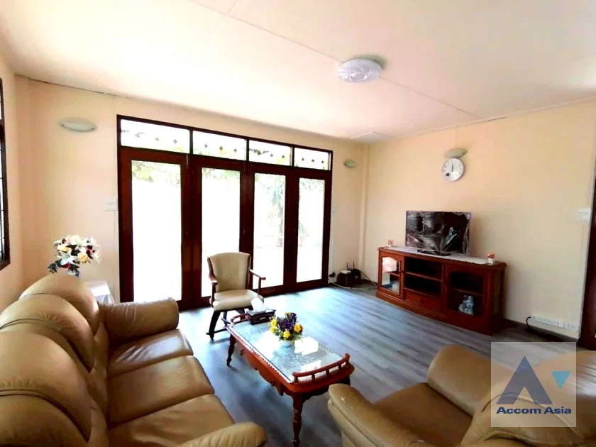 picture 🔼🔽 AccomA 📩 Spacious house with classic charm and greenery in Sathorn (1714115) - 9/20
